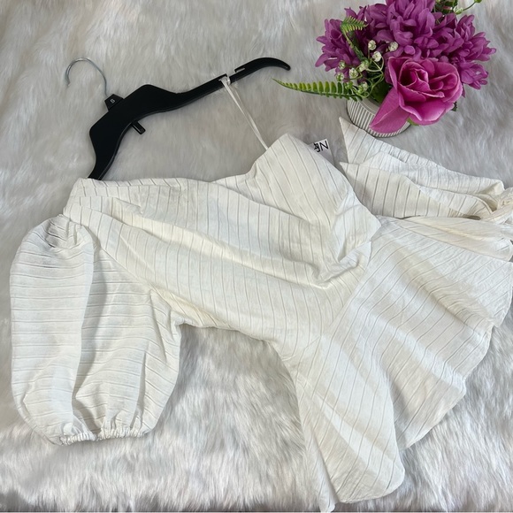 NWT Nine West One Shoulder Shirred Tie Waist
Peplum Top in White Size XS - Picture 15 of 17